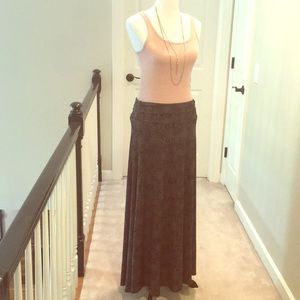 LuLaRoe black and gray maxi skirt ✨